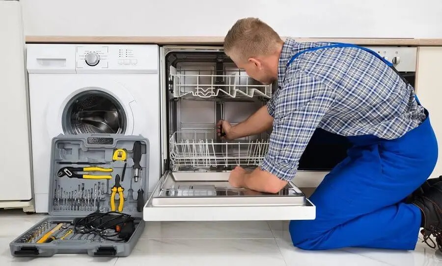 Çiğli Amana servisi teknisyen ekibi beyaz eşya tamiri yaparken